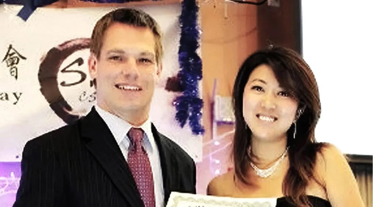 GuntherEagleman's tweet photo. 🚨 BOMBSHELL FBI MEMOS JUST DROPPED

The FBI was actively RECRUITING suspected Chinese spy Fang Fang as an informant…

…while she was simultaneously compromising then-Rep. Eric Swalwell with SEX, planting interns in his office, and funneling illicit donations.

Code name they gave her: “Rusty Thumbs.”

Swalwell later admitted the relationship. The FBI already knew her parents were Chinese intelligence officers.

She fled the country. No charges.

This is how deep the penetration went.