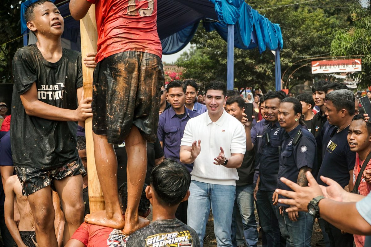 BramastaVerrell's tweet photo. 81 tahun sudah Indonesia merdeka. Perjuangan tidak berhenti pada apa yang telah dilakukan para pahlawan untuk membawa kita sampai di titik ini, tapi terus menemukan bentuknya dalam hal-hal kecil yang kita lakukan hari ini. https://t.co/Rk6ViXmM0f