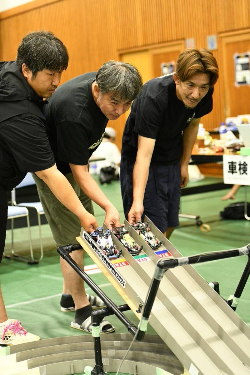MSCSmini4wd's tweet photo. 📸大会フォトギャラリー②

各クラス、優勝を懸けた最終決戦！
最後の一瞬まで繰り広げられた、熱戦の模様をお届けします🔥

#MSCS2026 #松江SPEED https://t.co/d5ABGf245I