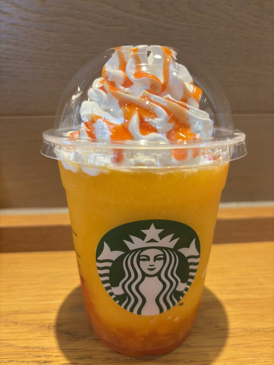 ruska_romi's tweet photo. 急に思い出したんだが、暑さから逃げ込んだスタバで飲んだこれ、最近の中でもかなりヒットだったなぁ😋

次の巨峰も楽しみだな♪

#ぎゅぎゅっとオレンジアンドマンゴーフラペチーノ https://t.co/NZpvzkNtr6