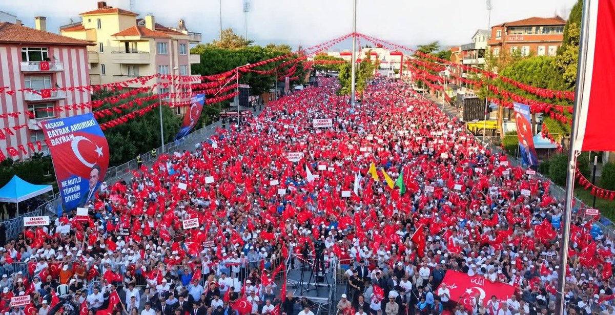 iyiparti_34's tweet photo. Balıkesir’de; haksızlığa, hukuksuzluğa ve ihanete karşı yükselen güçlü bir iradenin parçası olduk.

Genel Başkanımız Sayın Müsavat Dervişoğlu’nun liderliğinde, İstanbul İl Teşkilatı olarak Türk milletinin birliğine, devletimizin bekasına ve Cumhuriyetimizin değerlerine sahip çıkmak için meydanlardaydık.

İhanet sürecine karşı bayrak açtık.
Haksızlığa ve hukuksuzluğa boyun eğmeyeceğimizi bir kez daha haykırdık.

Bu mücadele, milletimizin ve Türkiye’nin geleceği içindir. 🇹🇷 #BayrakAçıyorum
