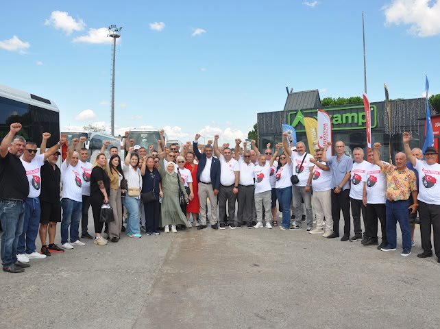 iyiparti_34's tweet photo. Balıkesir’de; haksızlığa, hukuksuzluğa ve ihanete karşı yükselen güçlü bir iradenin parçası olduk.

Genel Başkanımız Sayın Müsavat Dervişoğlu’nun liderliğinde, İstanbul İl Teşkilatı olarak Türk milletinin birliğine, devletimizin bekasına ve Cumhuriyetimizin değerlerine sahip çıkmak için meydanlardaydık.

İhanet sürecine karşı bayrak açtık.
Haksızlığa ve hukuksuzluğa boyun eğmeyeceğimizi bir kez daha haykırdık.

Bu mücadele, milletimizin ve Türkiye’nin geleceği içindir. 🇹🇷 #BayrakAçıyorum