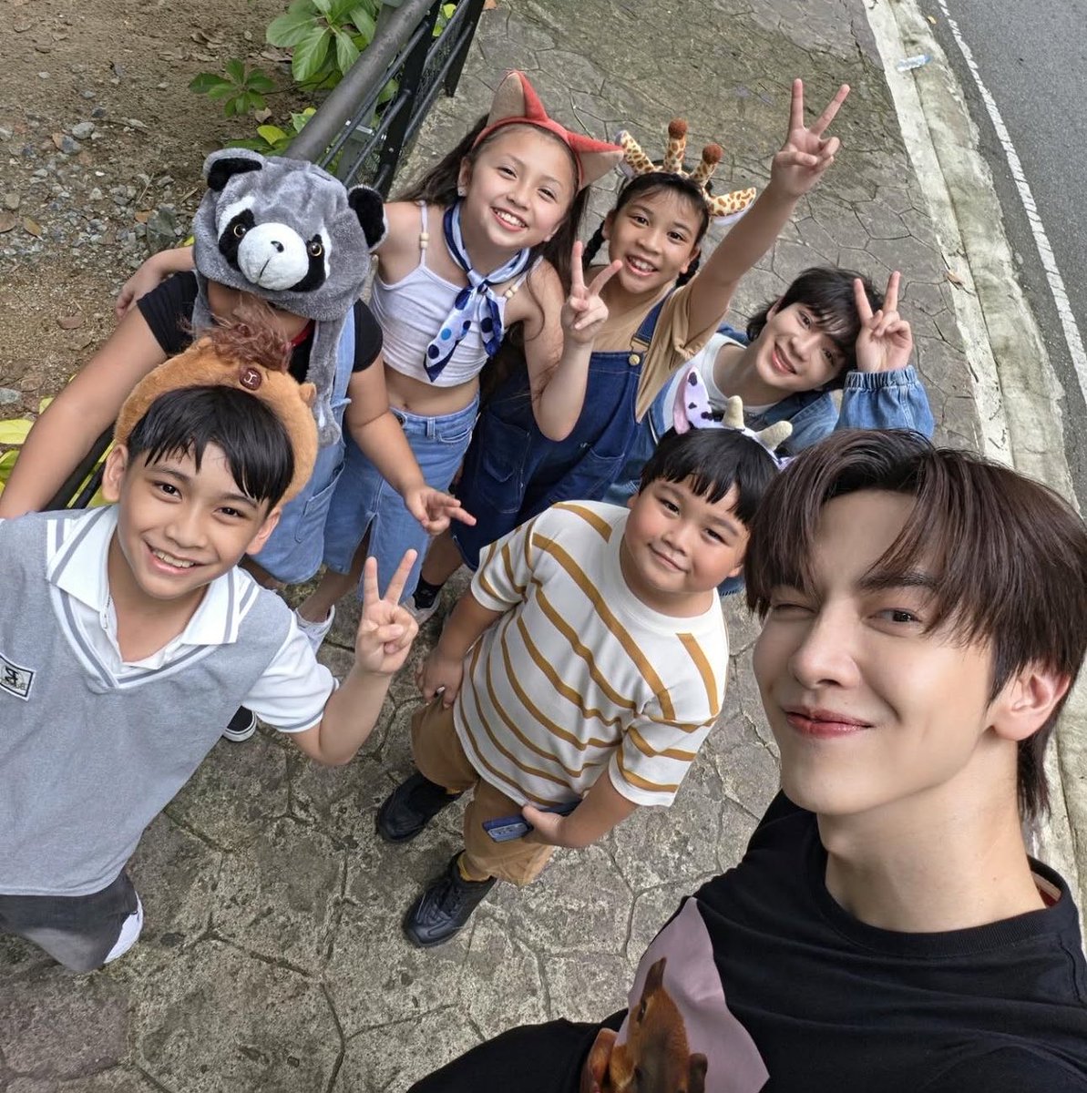 G0DneverKNOW's tweet photo. ตอนแรกเห็นแต่เด็กๆ ไม่เห็นบาสอะ 5555555 กลมกลืนมาก 3 ขวบจริงด้วย https://t.co/rLwh6lt0Pi