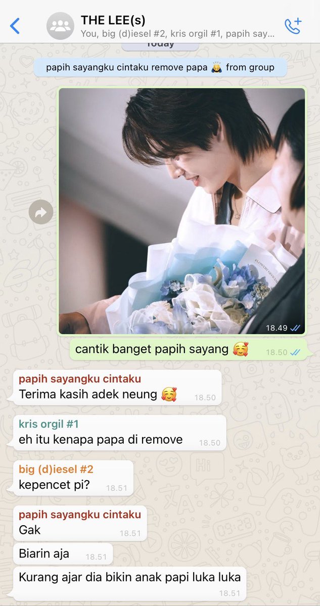 aurellisse's tweet photo. #pondphuwin ; jangan berani-beraninya bikin papi sedih kalo gak mau kena hajar papa (theepeach as parents and kris, diesel, neung as their kids) https://t.co/JERRKEbI1D