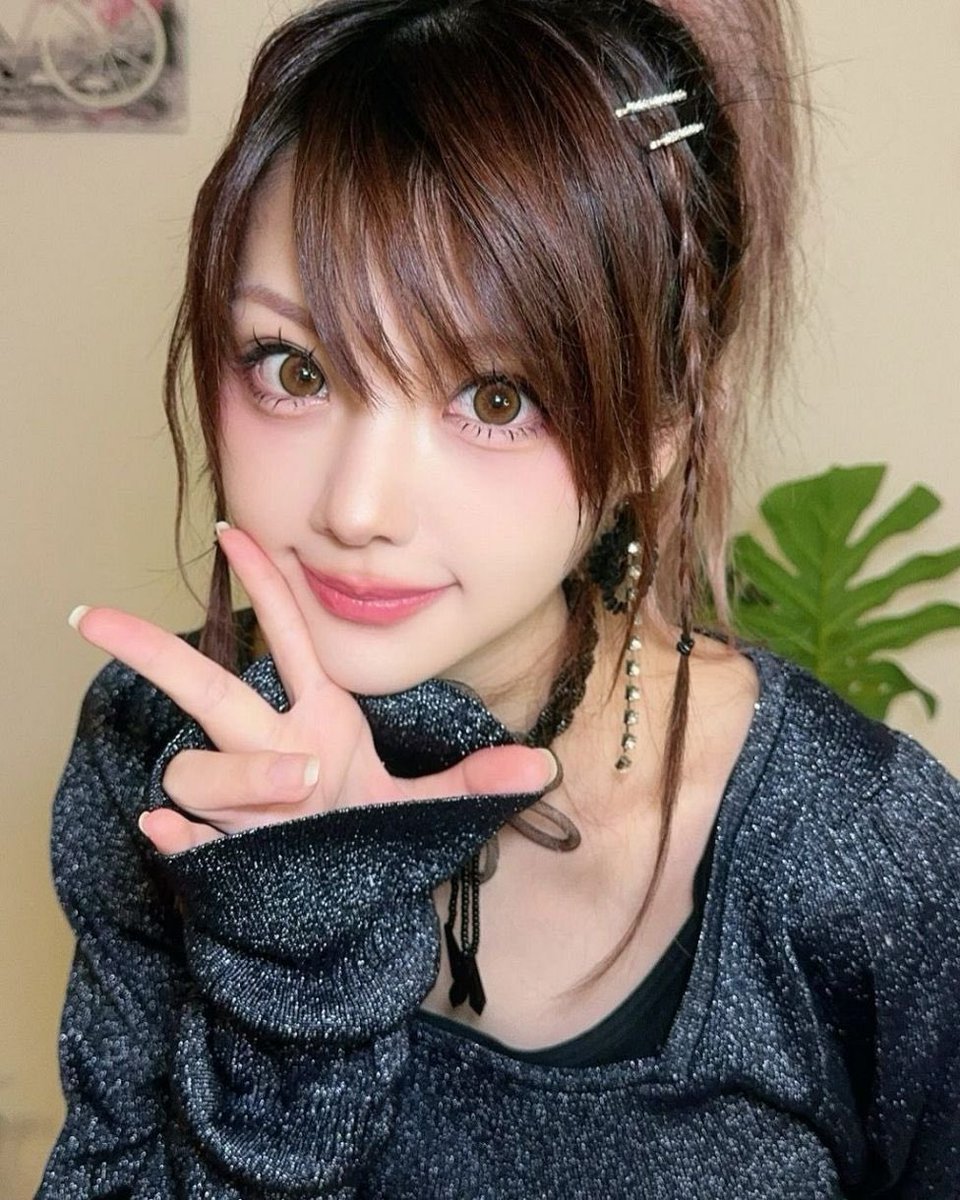 wysyk12's tweet photo. 不倫とかどうでもいいけどどう考えても永野芽郁はアヤネじゃねえだろ💢💢原作読んでないんか⁉️⁉️⁉️なんでこんな昭和(スナック芋)顔にやらせんねんアヤネは田中麗奈とか黒木メイサとか三吉彩花とかバｯキバキの強め美人にやらせてくれよ😡😡‼️イメージ崩すな‼️ https://t.co/cnffEnREes