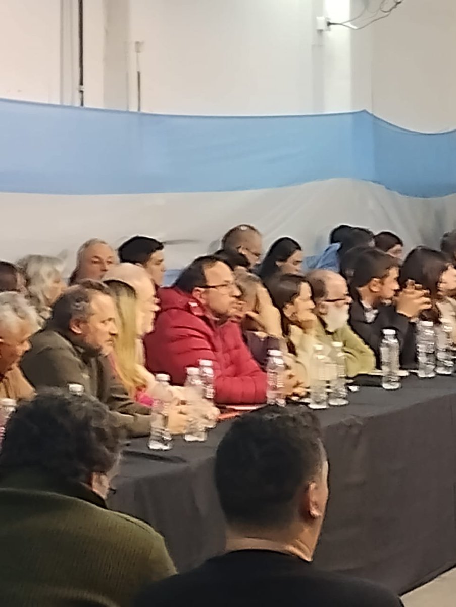 Juhant777's tweet photo. Reunión del MdF en La Plata, con toda la dirigencia provincial, para articual los plenarios de cara al 2027 ,como nos pide nuestro gobernador @Kicillofok https://t.co/Pu0b9C4NdP