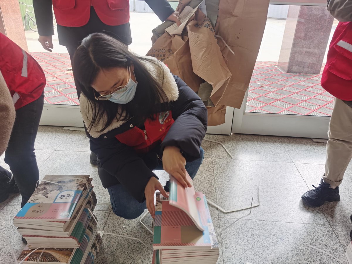boushra08600442's tweet photo. Just spent an unforgettable morning packing care kits with local volunteers for kids in need! Every small thing counts. ， https://t.co/ZvmQ5gL8oD