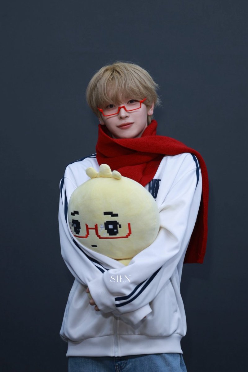 iss1en's tweet photo. 0817
#센 #SEN #仙 #VAYONN #베이온 https://t.co/JB60Ihtvvs