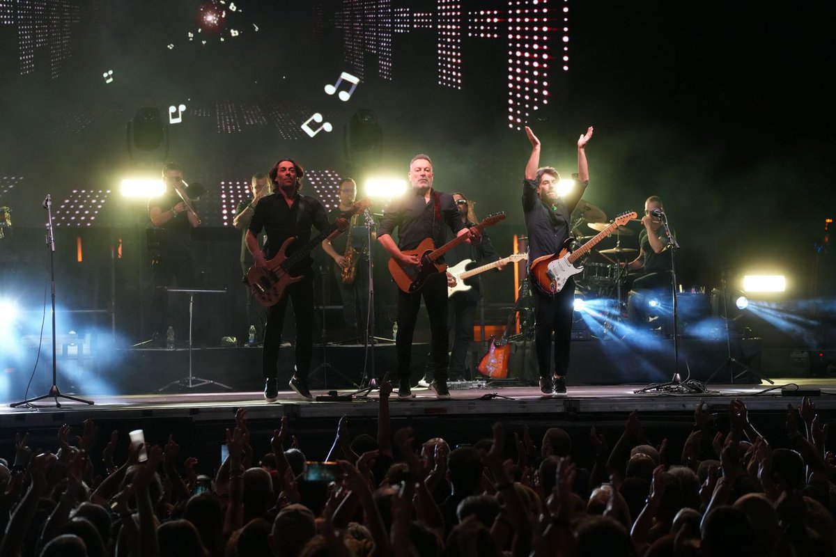 AytoLeganes's tweet photo. ➡️ Concluyen las #FiestasButarque2026 con las Peñas cada año más protagonistas y una afluencia masiva en los conciertos del Recinto Ferial
🎸🙌 Los míticos @Cafe_Quijano llenaron el Ferial, con cerca de 15.000 personas, y @Demarcoflamenco no se quedó a la zaga, con 13.500 espectadores
🥳📢 Las Peñas este año fueron las elegidas como pregoneras, con Anastasio, de los Albarcas, y David Mateos, del Pepino, ejerciendo como portavoces
🎶🎧 Plaza de España también congregó a más de 3.000 personas en las ‘Peñas Party’ con los DJs Pulpo, Tello y Jimmy y en la Fiesta Afrodise con Pedro Rivas
👮‍♂️ El refuerzo en el dispositivo de seguridad volvió a tener como resultado unas Fiestas tranquilas y sin incidentes
📲https://t.co/XWTccdlCBW