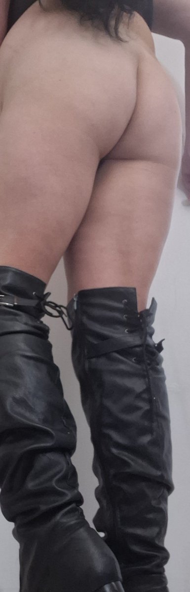 Adelle6d's tweet photo. @NAUGHTY_Promo_9 @ToesTattoosTits https://t.co/JCFFbOsgNl
