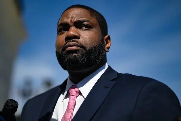 RealFrankFromFL's tweet photo. Final finances of Byron Donalds:

1.  Ken Griffin – $10M (Citadel CEO) 

2.  Jeff Yass – $7.5M  (Out of state Billionaire)

3. Leading the Future PAC - $5M (AI SUPER PAC) 

4. Seminole Tribe of Florida – $4M (Hard Rock Gambling) 

5. Club for Growth PAC – $3.75M (Billionaire’s owning politicians)

6. GOPAC Election Fund – $2M (Dark Money lol) 

7.  Richard Uihlein – $2M (Booze Billionaire) 

8.  GEO Group – $1.5M (Forced Labor Prison Group) 

9.  Draft Kings/Fan Duel  $1.2 (gambling)
10.  Steve Wynn – $1M

Will Floridians be Byron’s first priority?