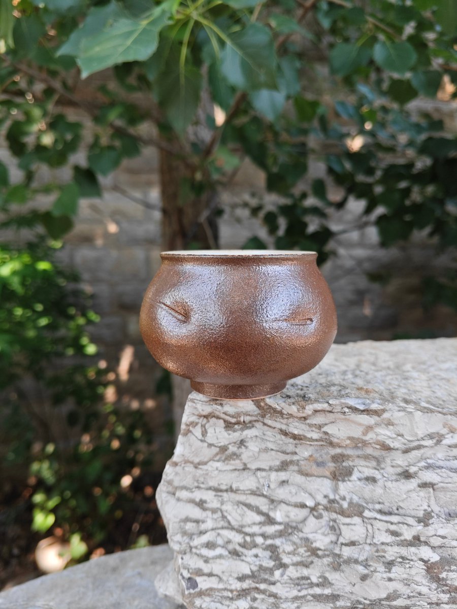 RAULTSbastien2's tweet photo. Immerse in the raw texture of hand-painted pottery at today’s street art pop-up—feel the clay’s warmth, trace each brushstroke, and take home a tiny piece of creative magic. https://t.co/N14IxwJBgJ