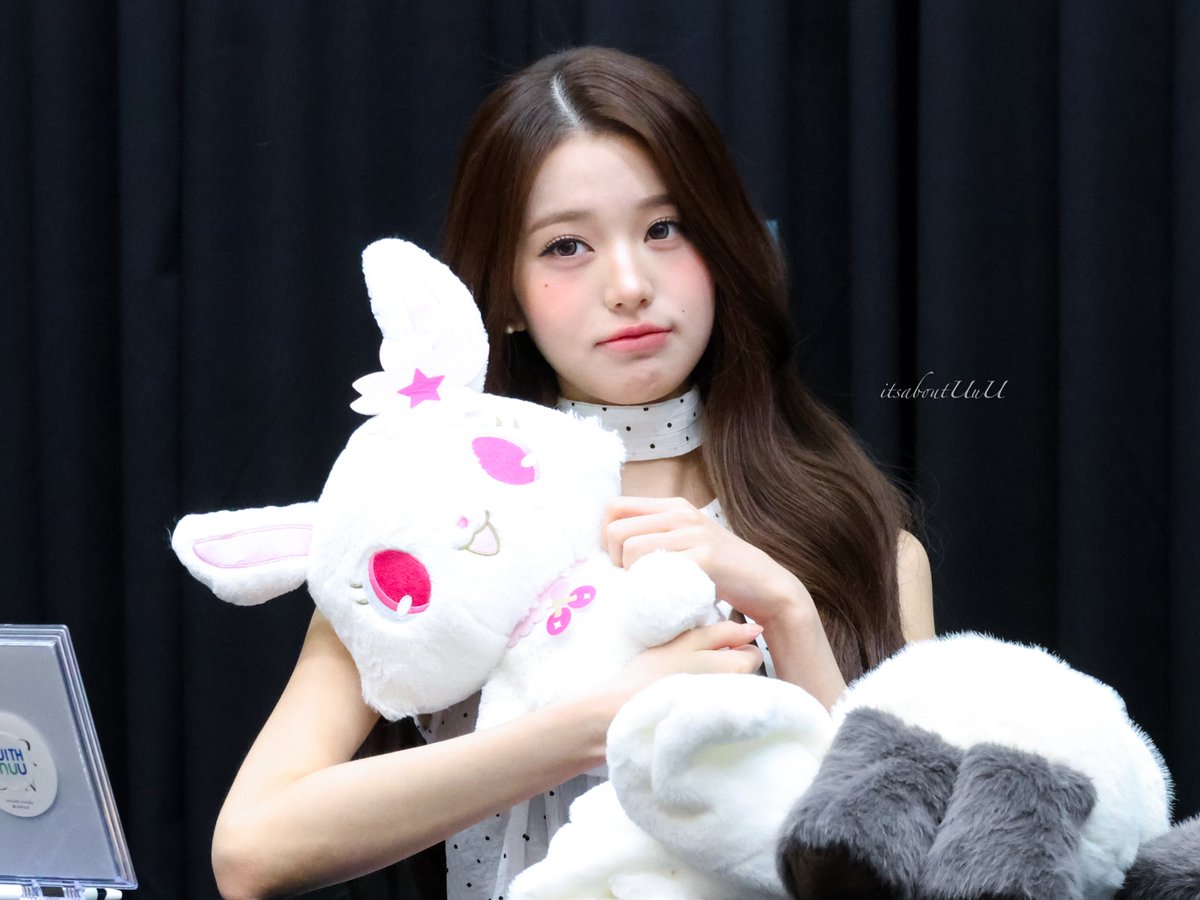 itsaboutUuU's tweet photo. 260712 withmuu

🥺

#IVE #아이브
 #JANGWONYOUNG #장원영 #WONYOUNG https://t.co/BLJWghOp8d