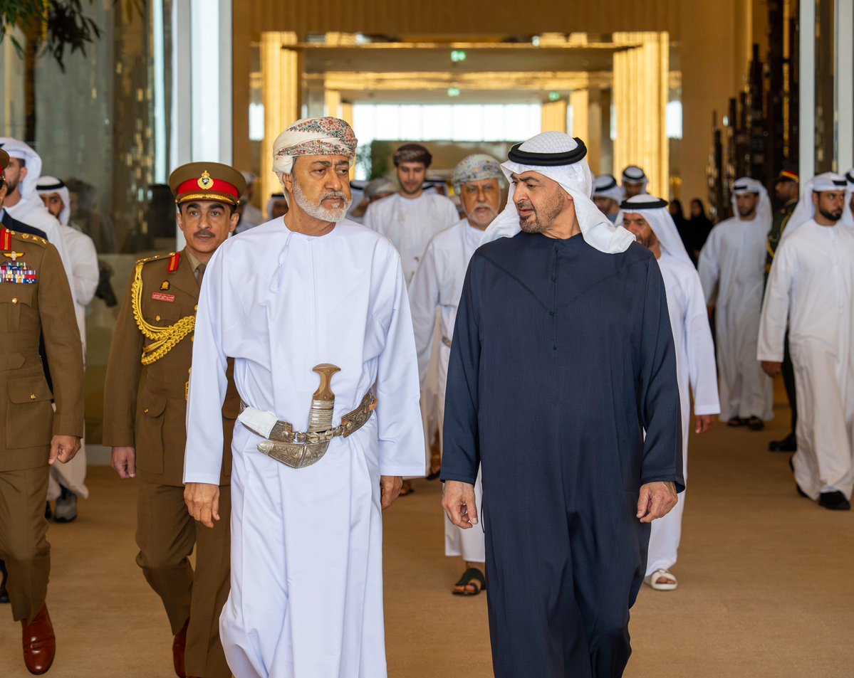 khalid_ssc's tweet photo. جلالة السلطان هيثم بن طارق المعظم، حفظه الله، في زيارة أخوية خاصة إلى دولة الإمارات، يلتقي فيها بأخيه صاحب السمو الشيخ محمد بن زايد آل نهيان.

نسأل الله أن يديم علينا وعلى دولة الإمارات الأمن والأمان، وأن يحفظ قائدي البلدين ويديم بينهما المحبة والتآخي، ويوفقهم لما فيه خير. https://t.co/rDg3WRQ5zV
