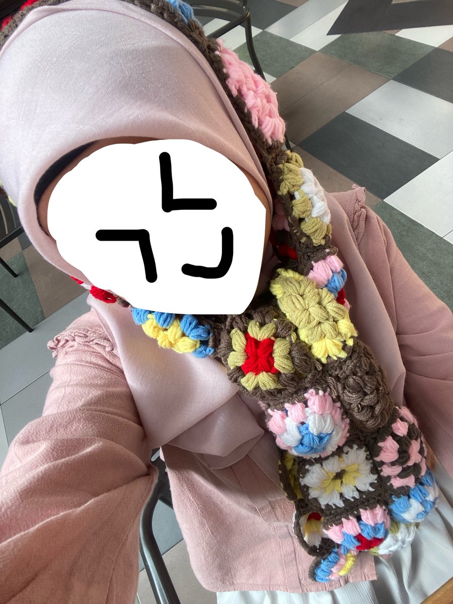 miawsani's tweet photo. finally wore this taesan inspired scarf that i bought out and nyeret temenku buat ikut foto pake frame #AMeowmentToRemember xixi 🩷💚 https://t.co/30sdlHz3cI