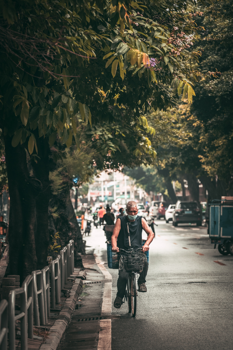 hym52658's tweet photo. Bike bell tingling, coffee in hand, and the city’s morning vibe hitting just right. #StreetMoments， https://t.co/MMJfLGDMy1