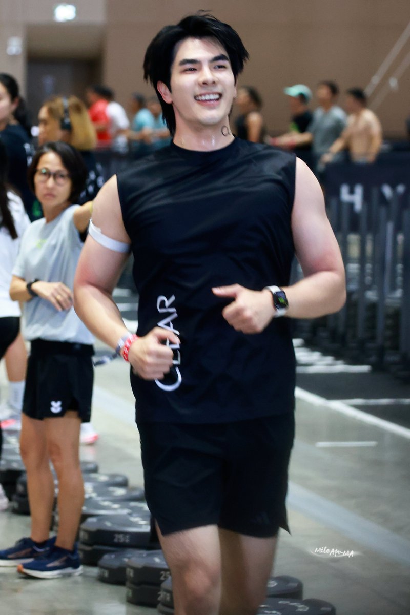 atmylatitude's tweet photo. ไม่ต้องงงที่มายภาคยิ้มมมมใน The Face ขนาดแข่ง Hyrox เหงื่อซ่ก Heart Rate พุ่ง เหนื่อยยังไงก็ยิ้มมมมม ทำได้ไง ยิ้มแห่งกาฬสินธุ์จริง ๆ https://t.co/LQGQJRtHZJ
