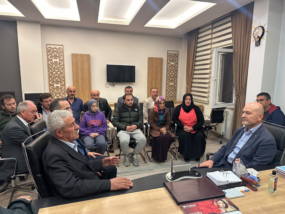 suleymansoylu's tweet photo. Trabzon’da;

Yakın zamanda Hakk’a uğurladığımız Araklı Belediyesi eski Başkan Vekili Ekrem Reis’in ailesine,

Trabzon Üniversitesi Rektörü Prof. Dr. Emin Aşıkkutlu’nun vefat eden kıymetli annesi Fatma Aşıkkutlu için Aşıkkutlu ailesine,

KTÜ eski Rektörü Prof. Dr. Süleyman Baykal’ın vefat eden kıymetli annesi Rahime Baykal için Baykal ailesine,

AK Parti Tonya İlçe Başkanımız Sayın Cafer Köroğlu’nun vefat eden evladı Fatih Köroğlu için taziye ziyaretinde bulunduk.

Cenab-ı Allah’tan rahmet; kederli ailelerine, yakınlarına ve sevenlerine sabır ve başsağlığı diliyorum.

Rabbim mekânlarını cennet, makamlarını âli eylesin.
