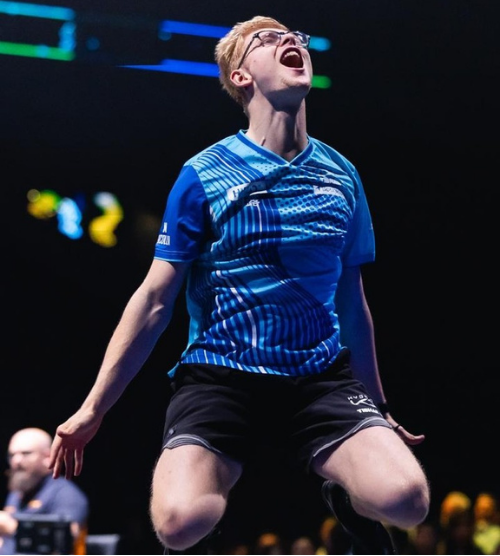 LMPositif's tweet photo. 🇫🇷🏓 À seulement 19 ans, Félix Lebrun est entré dans l’histoire ! Le Français devient le premier pongiste tricolore à remporter un Grand Smash, l’équivalent d’un Grand Chelem en tennis, après sa victoire en finale face au Japonais Tomokazu Harimoto. Il grimpe ainsi à la deuxième place du classement mondial.👏 (L'Equipe) 

📸 WTT