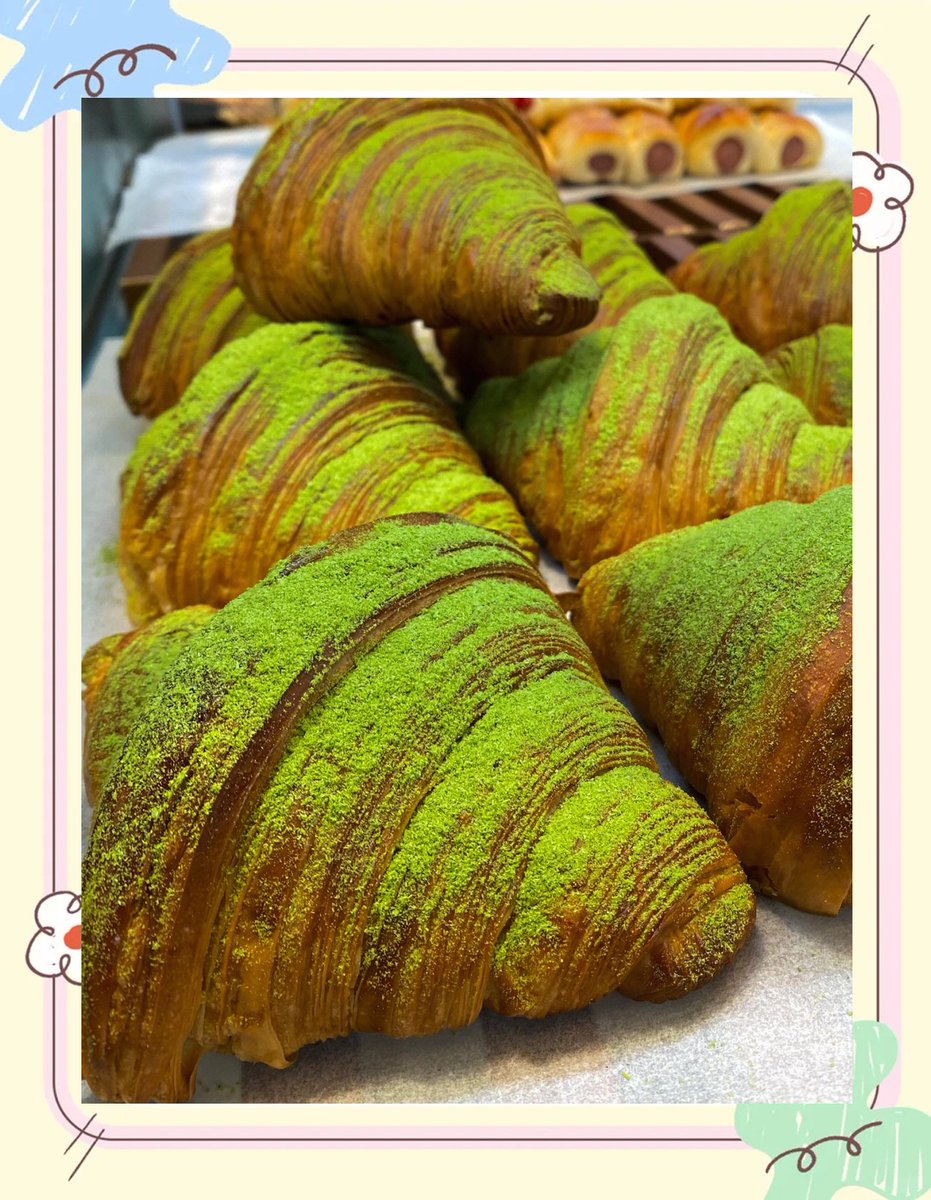 elo33240's tweet photo. Just found the coziest hole-in-the-wall bakery in downtown! Their matcha red bean croissant is flaky, fragrant, and sweet enough to hit all the right spots. 10/10 would come back for a second helping tomorrow https://t.co/pdPx8mTNzf