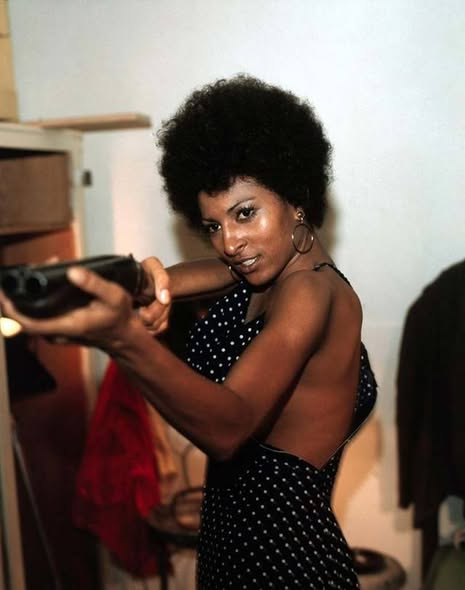 hkb73's tweet photo. Pam Grier appreciation post #PamGrier #PostViral https://t.co/8E75rPUjyE