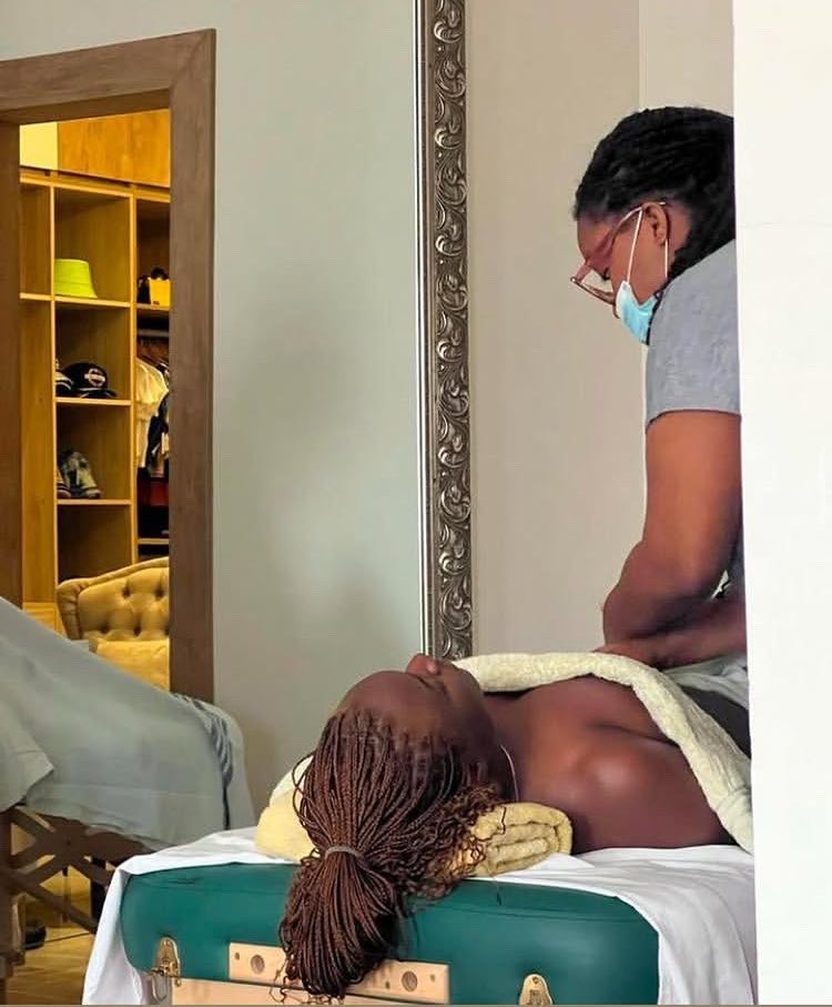 mon_vrai_'s tweet photo. Hi theere,my name is Mabel,a mobile body massage therapist based in warri,delta state but open to travel if client can cover cost.I would love to be your massage therapist;please feel to reach out,looking forward to serving you🪷✨ https://t.co/jphavw6dzH