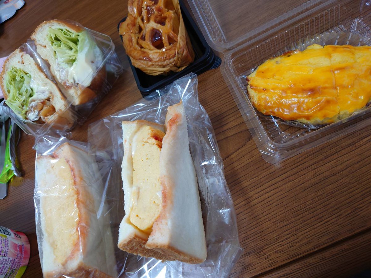 TANKPPOINA's tweet photo. りくろーおじさんはチーズケーキもいいけどたまごサンドもいいぞ https://t.co/tec34E595J