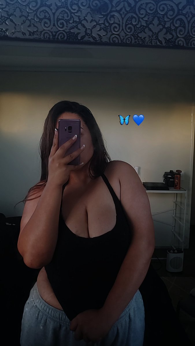 prettygirldee0's tweet photo. Who wants see what underneath? Dm x https://t.co/sOH2mOjPgU