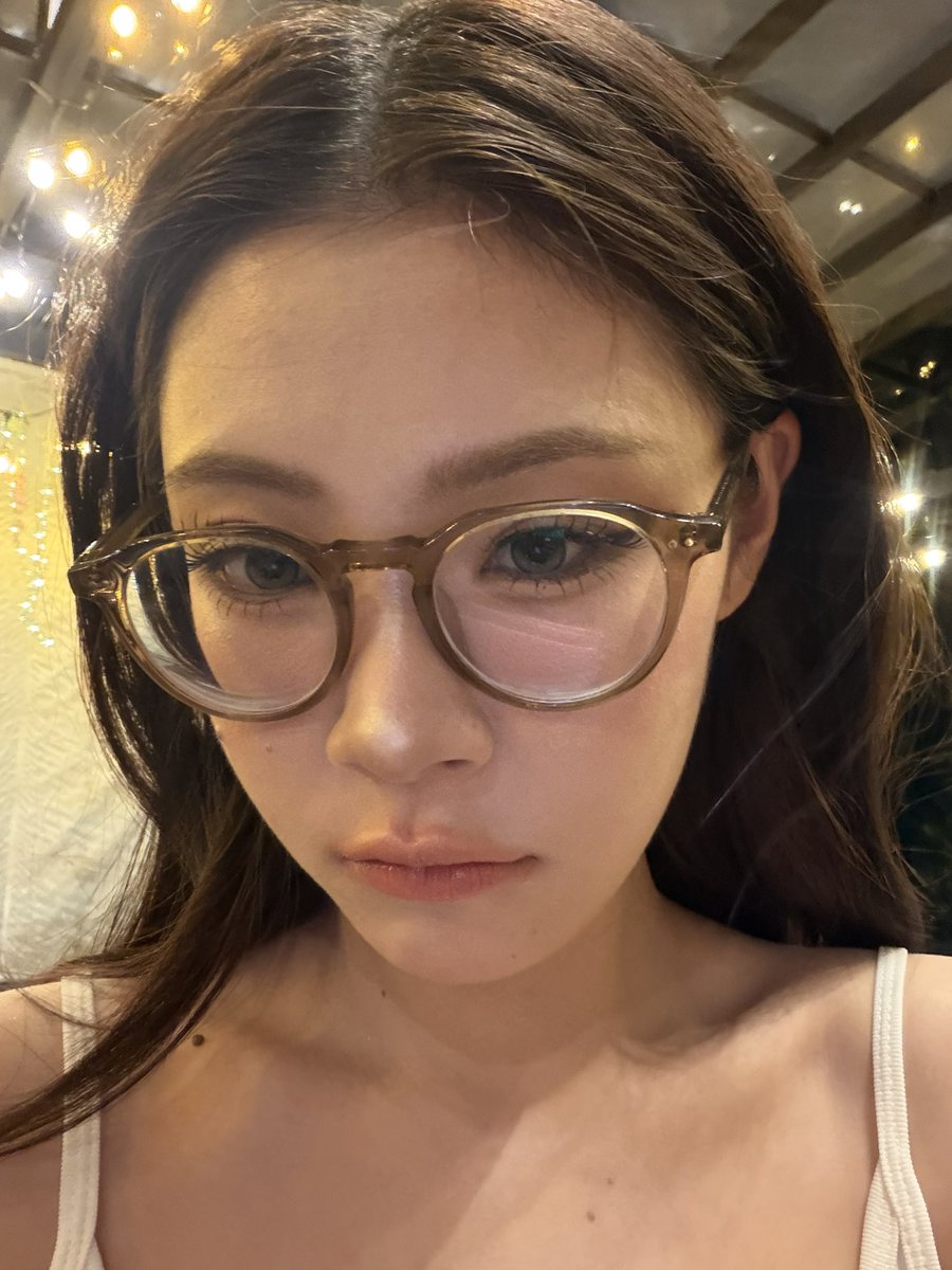wbenjiemint's tweet photo. สาวแว่น https://t.co/KPT3iYQRY8
