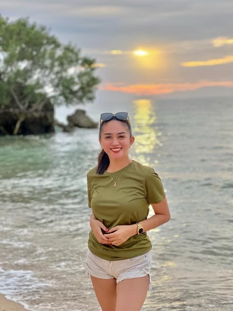 BessieShamfev's tweet photo. New favorite burger #mukbang #foodie #mukbangeatingshow #asmr #reels https://t.co/wh7LNrIuF9