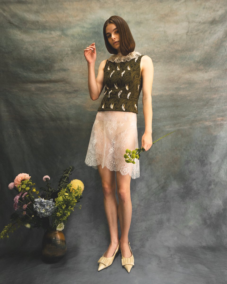 claudiacloudyah's tweet photo. Look V: The Barbara Blouse features hand-cut French Chantilly lace and chiffon paisley appliqués adorned with baroque pearls and mini beads all over and a removable French Chantilly lace ruff collar with back ties. 

The Ruthe Skirt features hand-cut French Chantilly lace panels. https://t.co/6miWja7piU