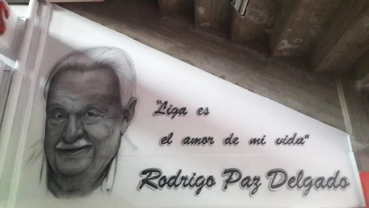 LDUundiacomohoy's tweet photo. En 2021 fallece Don Rodrigo Paz Delgado, el máximo dirigente en la historia de Liga Deportiva Universitaria.

Hoy honramos su memoria con cariño, gratitud y profunda admiración. Su legado permanece vivo en cada generación de liguistas.

¡Eterno, Papá Oso! 🤍 https://t.co/4vH0kCI8IM