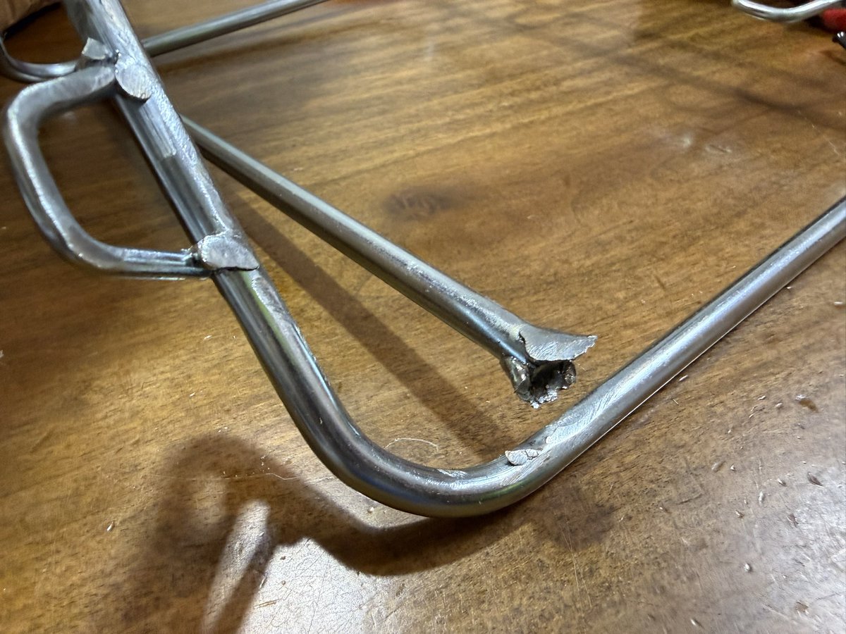 taurusgl96's tweet photo. アリエクで過去一のゴミ引いた。
溶接できてないわ、歪んでるわ、揃ってないわ、ここまでのはなかなかみないぞ。笑 https://t.co/H5wJ8rIFNV