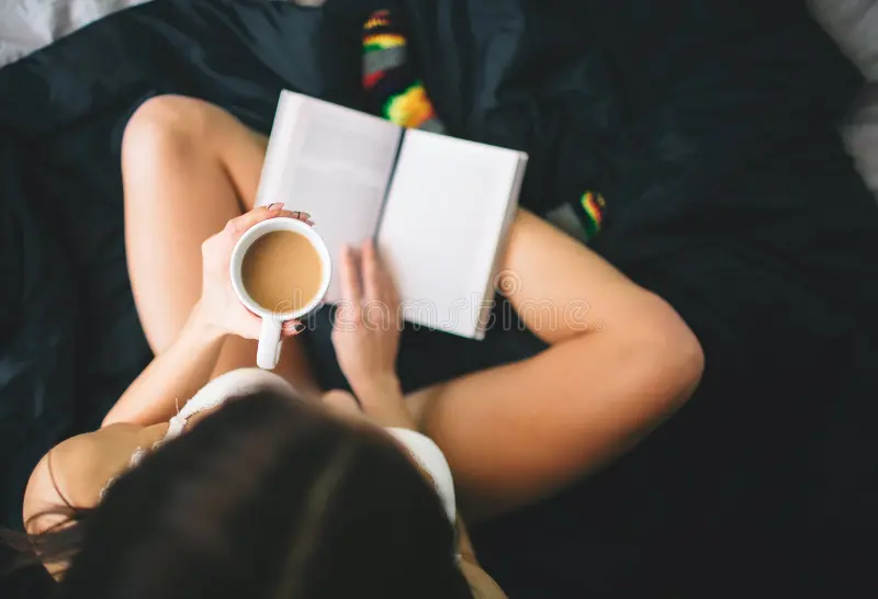 esterannapapa's tweet photo. Una donna il cui umore migliora con un libro, una poesia, una canzone o una tazza di caffè non sarà sconfitta da nessuno; anche la vita perde con lei

Gibron
 #LArteDelRiposo https://t.co/nbXVpPAi4p