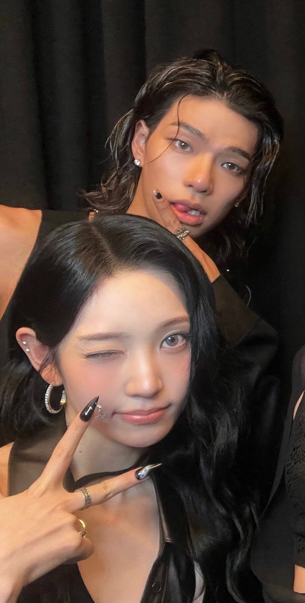 Adp_zipp's tweet photo. These two are honestly my favorite duo lately 
Cat fam https://t.co/QyXCgCKJfW