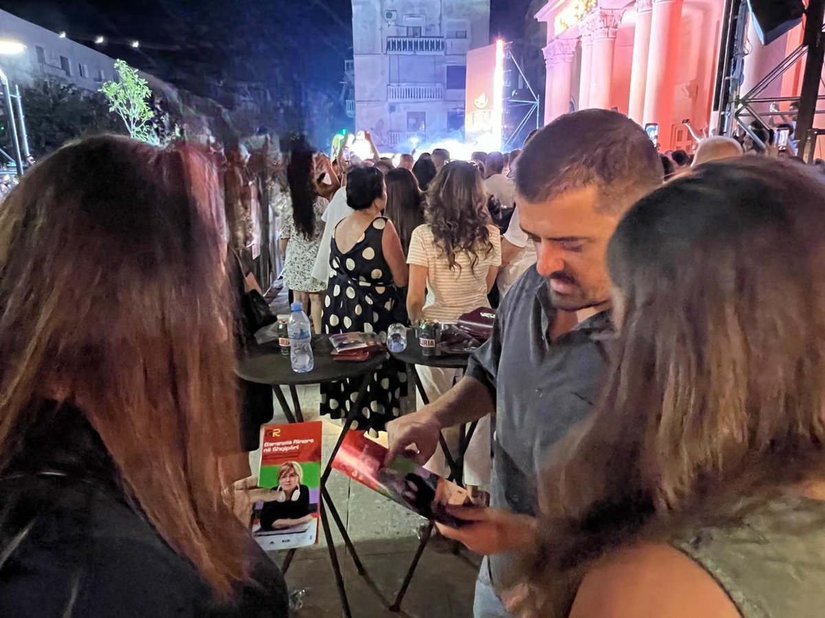 albania_unicef's tweet photo. Youth Day at #WAVEFest! 🌟
Together with #YWCA and UNICEF, we met 200 young people in Shkodër to share info on the EU funded Youth Guarantee, e-Albania registration and pathways to training, skills and jobs. 💼✨
Inform. Register. Choose your opportunity! https://t.co/JMMCmOWWQa