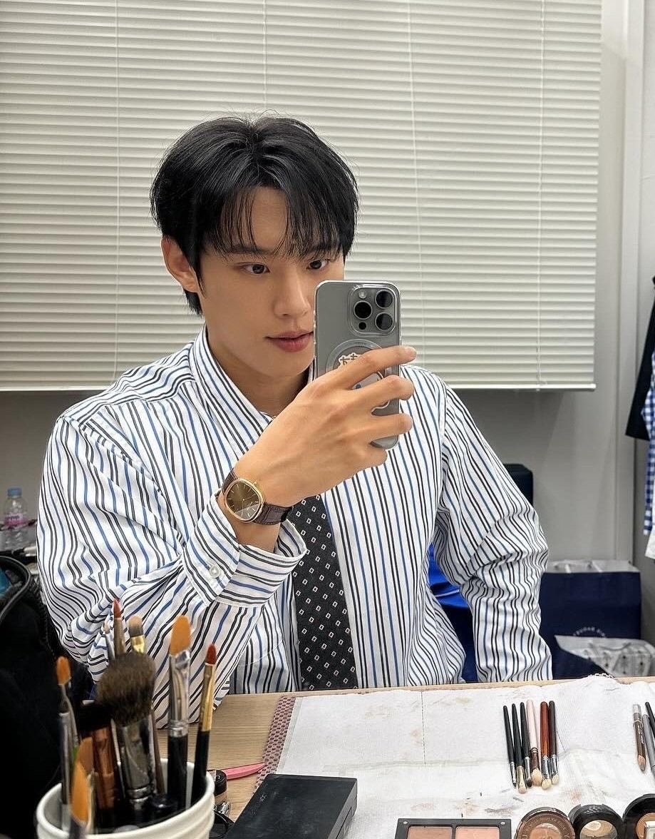 uii__1111111's tweet photo. 뭔가 결혼통옴..
출근하고 회사 도착했다고 아내한테 사진 찍어보내주는 느낌..😏 https://t.co/8r1eOgFTjo