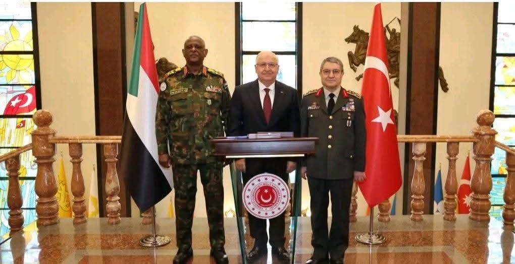 Emadi_brahim's tweet photo. رئيس هيئة الأركان السودانية الفريق أول ركن ياسر العطا، يصل إلى أنقرة بدعوة رسمية من رئيس هيئة الأركان العامة التركية الفريق أول سلجوق بيرقدار أوغلو ويلتقي وزير الدفاع التركي يشار غولر. https://t.co/AAYvoxuILp