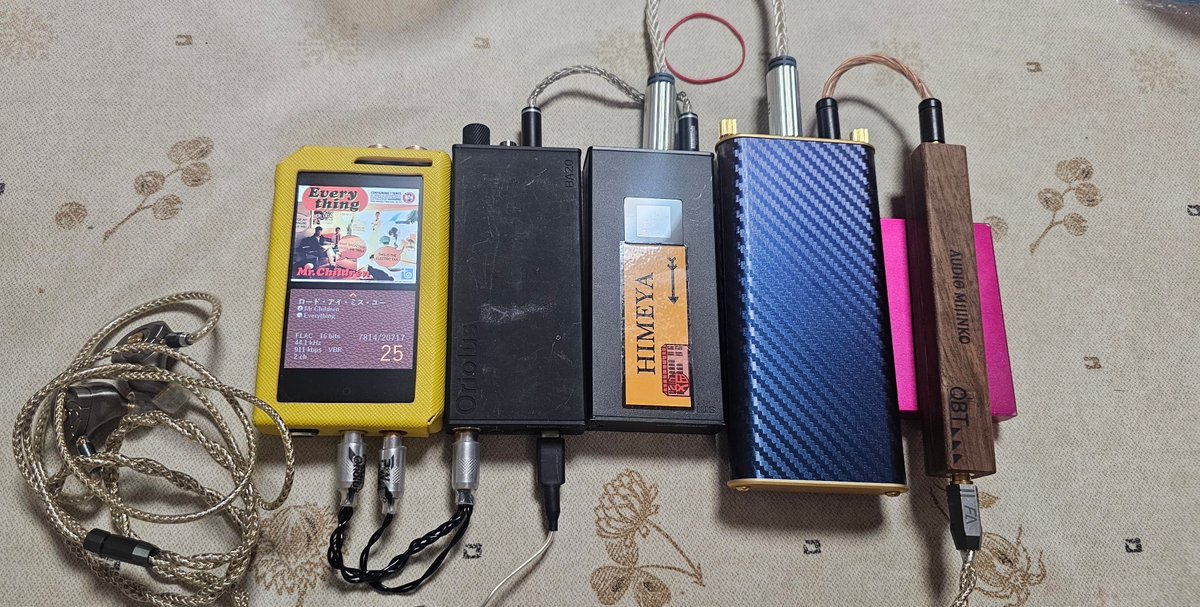 amsmkw's tweet photo. 夜の音楽タイム
Mr.Children / EVERYTHING
今日はとにかく色々繋いでみよう構成
DAP #COWON PLENUE L
IC1 #Oriolus #PWAudio 4.4mm+3.5mmGND to 4.4mm ofc cable for oriolus
ポタアン1 #Oriolus BA20 オペアンプ MUSES03D仕様
仮想アース1 #オーディオみじんこ SILVER HARMONIZER USB-C
仮想アース2 #PWAudio Ground-Resonance Type01
IC2 #NOBUNAGALabs VISION 仙水
ポタアン2 #Oriolus BA300S MKII
IC3 #iFiAudio 4.4mm to 4.4mm cable
ポタアン3 #うつせみワークス SOUND TIGER E-CM
IC4 #Oriolus BA20 付属4.4mm IC
#オーディオみじんこ SILVER FOREST 4.4
リケーブル #TANGZU 斉天大聖付属の #FlashAcoustics Ultronのカスタム品
イヤホン #TANGZU 斉天大聖
イヤーピース #AZLA SednaEarfit mithryl Standard Mサイズ
最早意味不明な構成だけど音質は結構良い感じ。
BA20を最初に持ってこないと破綻するけどね。