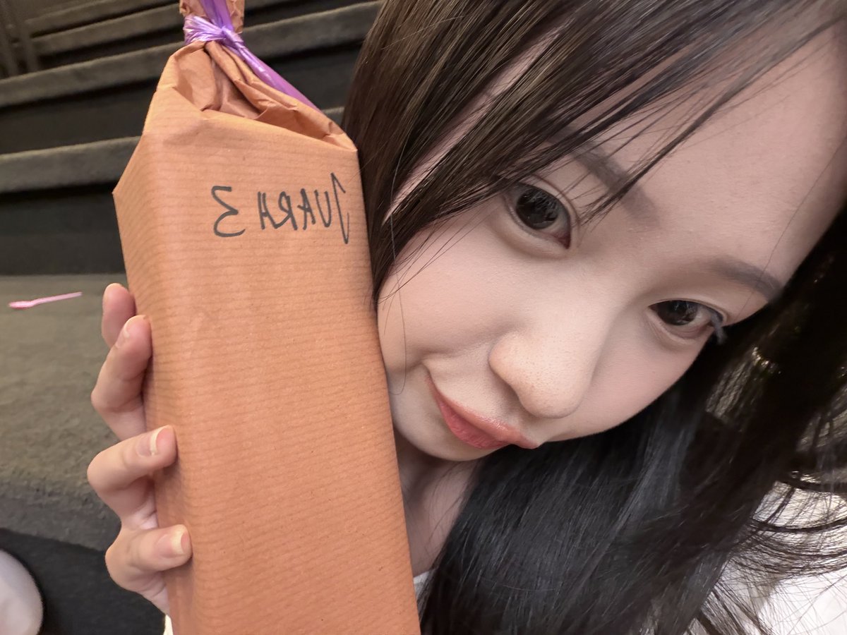 M_MikaelaJKT48's tweet photo. mungkin juara tiga di tangan tapi juara satu di hatimu 😜 https://t.co/pXW9nxGPPj