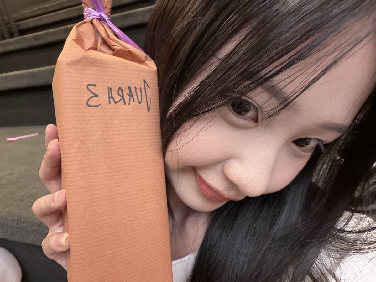 M_MikaelaJKT48's tweet photo. mungkin juara tiga di tangan tapi juara satu di hatimu 😜 https://t.co/pXW9nxGPPj