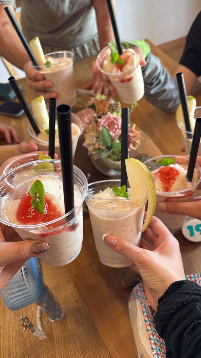 charla1106's tweet photo. 夏休み最終日
めちゃくちゃ綺麗な海
遠浅で安心
また来年も来ような！ https://t.co/JLhKEyyf0y