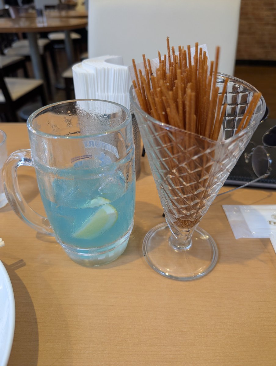 drf924's tweet photo. 秋葉原ハニハニであすかさんのバースデー☺️BGMが雰囲気違うなと思ってたら宝塚だったようで。好きだっていうの初めて聞いたなぁ😳新発見ですね✨
あすかさんお誕生日おめでとうございます🎉🎂
#秋葉原
#メイドカフェ
#ハニーハニー
#honeyhoney
#バースデーイベント
#BDEV https://t.co/EbKjRFsK5a