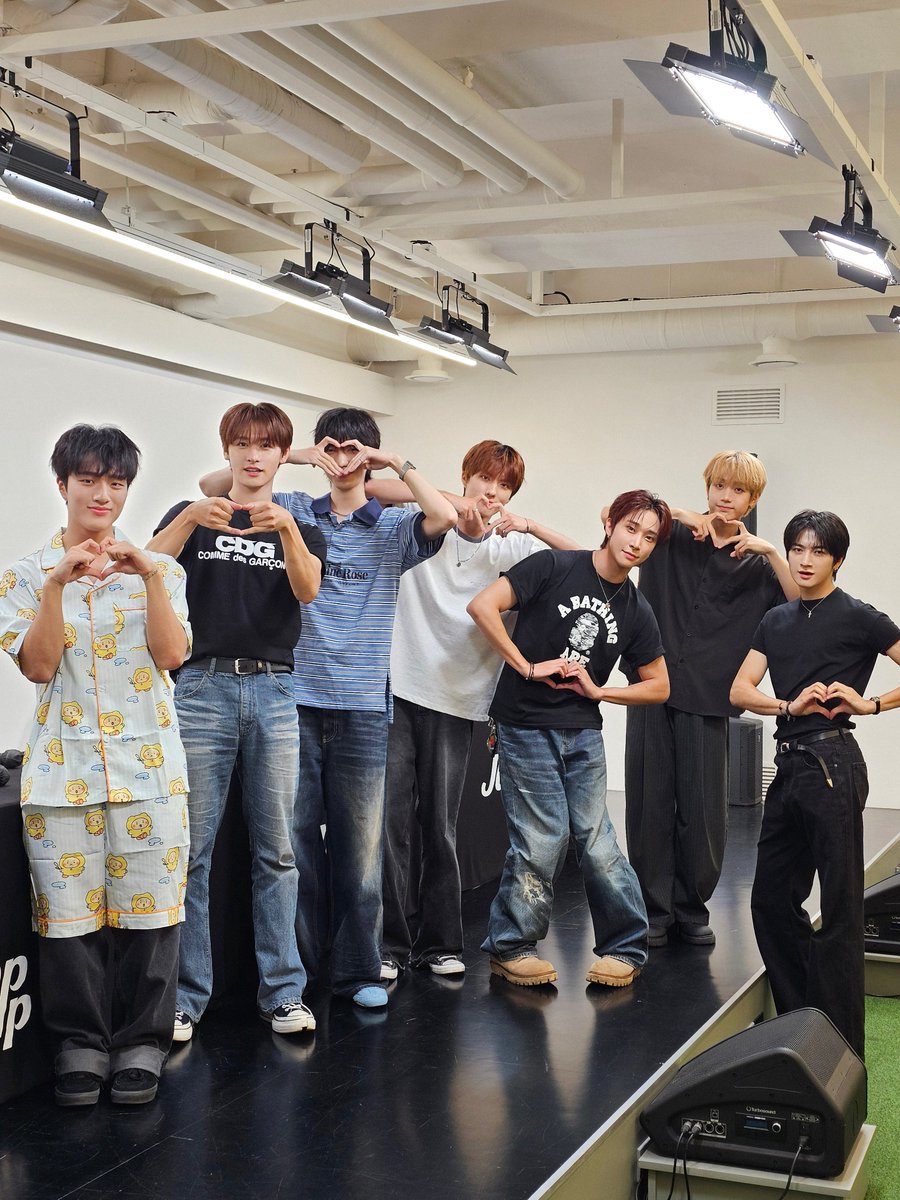 TRENDZ_OFFCL's tweet photo. 📷 #오늘의트지 

🗓 26.08.17
🌊 FANSIGN EVENT

#TRENDZ #트렌드지
#TRENDZ_OMK #OnMyKnees https://t.co/rTCLD4LS2Y