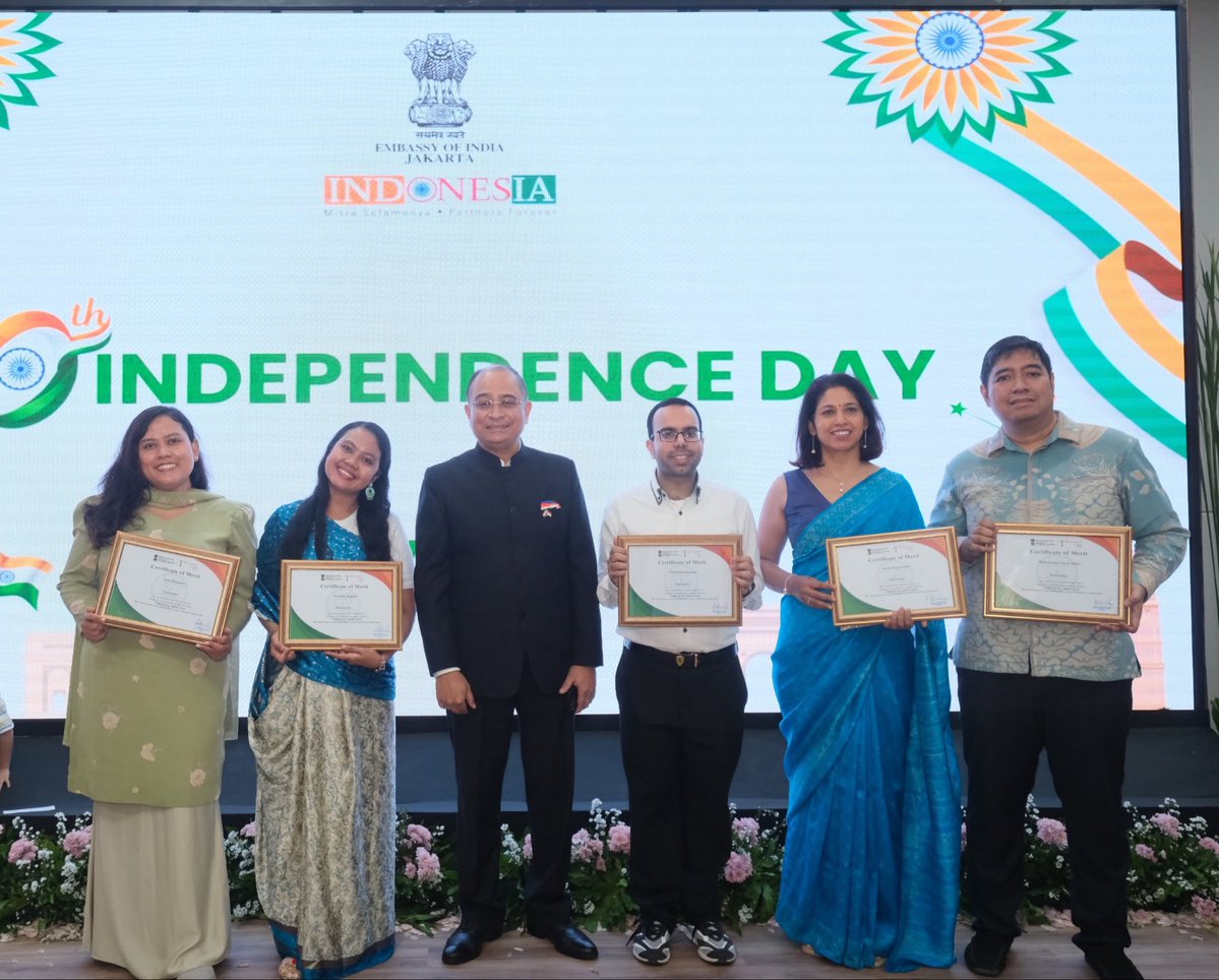 IndianEmbJkt's tweet photo. Top performers of Bharat Ko Janiye Quiz were felicitated by Ambassador at the 80th Independence Day flag hoisting ceremony organised by the Embassy of India in Jakarta at the new Chancery-cum-Residential premises.

#BharatKoJaniye 
#BKJQuiz2026 

@MEAIndia 
@IndianDiplomacy 
@PIB_India 
@diaspora_india 
@sandiplomat 
@indiainmedan 
@cgibali 
@DDNewslive 
@airnewsalerts