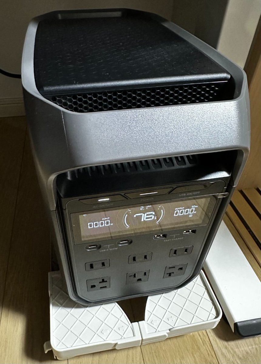 Life_StrategyKK's tweet photo. ポータブル電源（EcoFlowのDELTA3）を平時にも活用しようと思って、安い夜間電力を貯めて日中使う方法を模索したがペイしないな。ただ停電時にPCのデータを守るUPS／EPSとして常時PCをパススルーで繋いでおく価値はあるから普段から使おう。雷サージ対策は壁のコンセント側にほどこすしかない。 https://t.co/NIq7z0Immq
