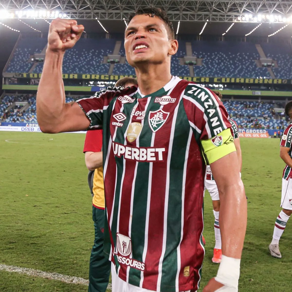 DKBrmn's tweet photo. "Ele (Thiago Silva), desde o início da semana, sabia que estava combinado de ser preservado nesse jogo. Ele é tão grande que se colocou á disposição de estar junto com a gente no banco. Atendemos o pedido. Estava o tempo todo virando, ajudando junto com a gente. A entrega e o comprometimento de todos. Thiago só contribui por ser um cara grande e que enxerga o jogo como poucas pessoas. Precisávamos muito virar essa chave. A entrega de todo o elenco foi importante para que a gente conseguisse uma grande vitória."

Marcão