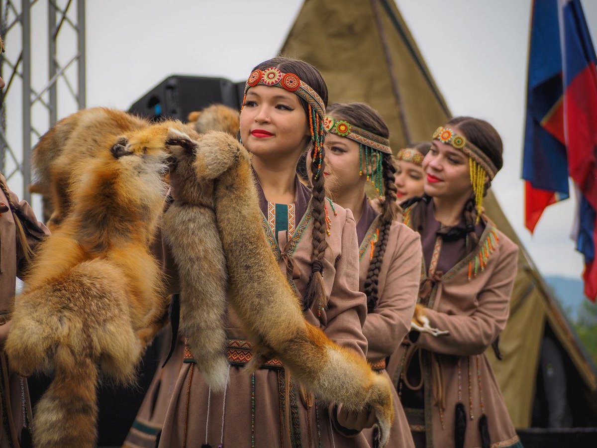 mae_rusia's tweet photo. 🌐 Los días 13-16 de agosto se celebró en Rusia el Foro Internacional de Pueblos Indígenas.

El evento unió a más de 700 participantes de 14 países del mundo y de 27 provincias de Rusia.

https://t.co/Ali45M6z9x https://t.co/3PtjnGLhMX