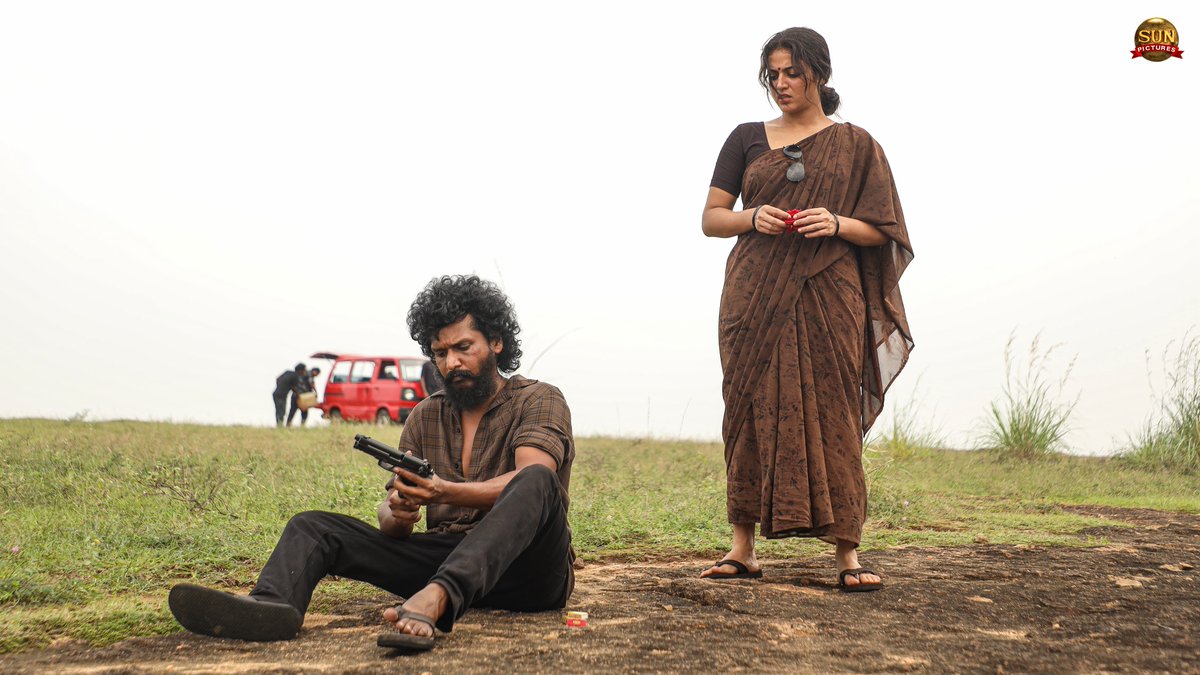 sunpictures's tweet photo. Moments of Das and Chandra from the world of #DC 🌹🔫

@Dir_Lokesh @ArunMatheswaran @anirudhofficial #WamiqaGabbi @isanjkayy @mukesh_DOP @editor_prasanna @skannanartdir @PC_stunts @kabilanchelliah @kuchirayar73 @RIAZtheboss https://t.co/oWONqdUYIJ