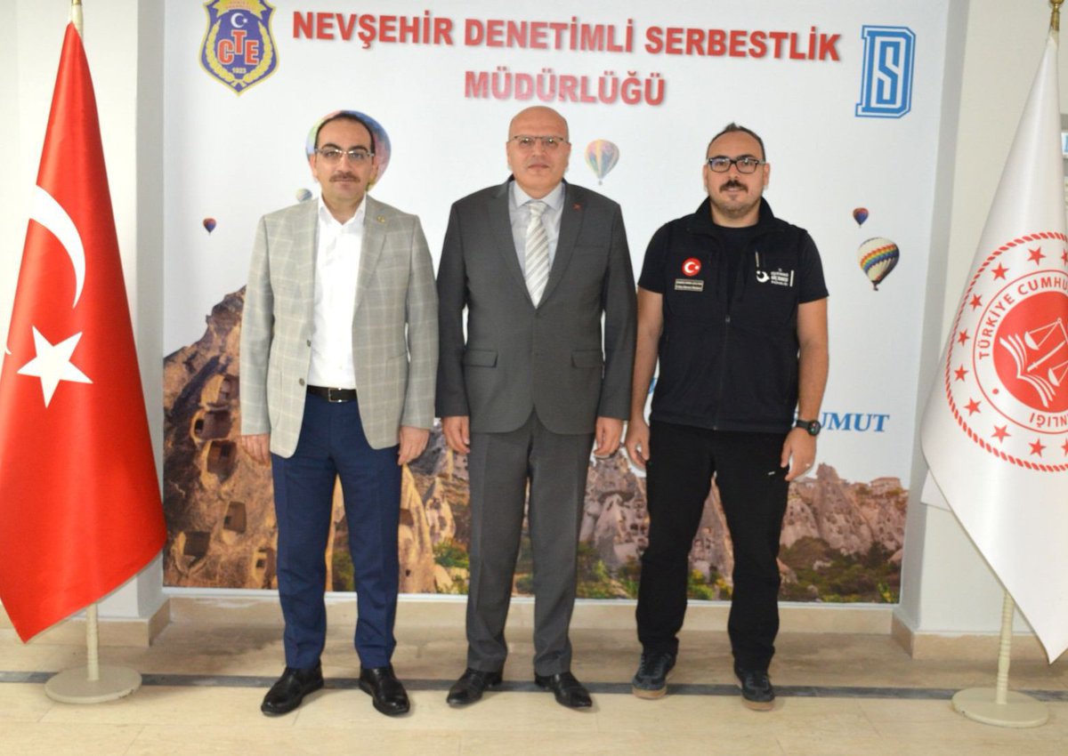 nevsehirds's tweet photo. Nevşehir İl Göç İdaresi Müdürü Ekrem Emre Çölyen ile Aile ve Sosyal Hizmetler İl Müdürü Cüneyd Özdemir, Müdürlüğümüz görevine yeni başlayan Fatih Akkaya’ya hayırlı olsun ziyaretinde bulundu.
Nazik ziyaretleri  için kendilerine teşekkür ederiz.
#Nevşehir #DenetimliSerbestlik https://t.co/wWeqnO0HES